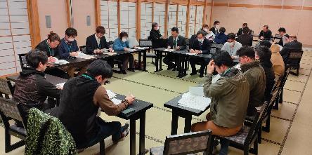 農業経営について若手農業者と活発に話し合いました