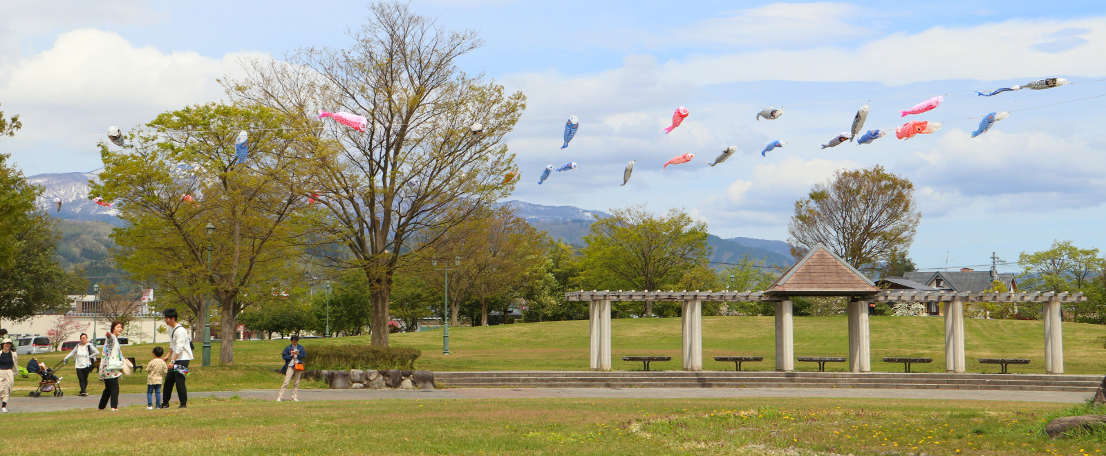 5月メインビジュアル中央公園こいのぼり